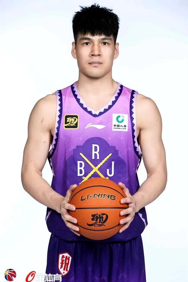关于CBA广东签约陈国豪热的信息